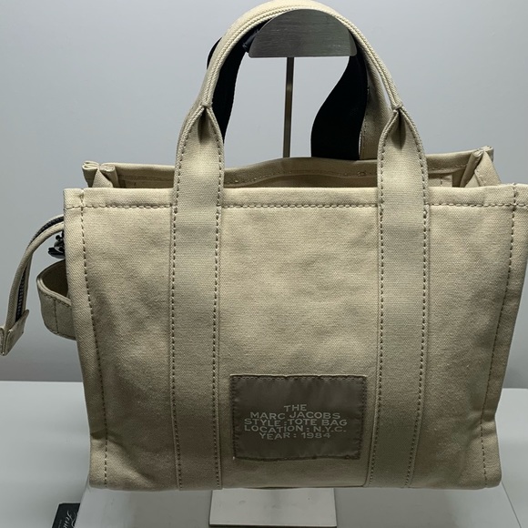 Marc Jacobs The Tote Bag - Medium Size - Picture 2 of 3